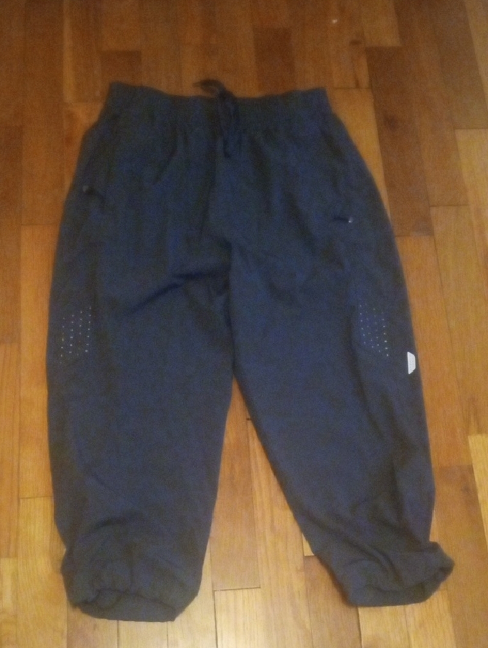 women small dark gray capri pants, elastic hem